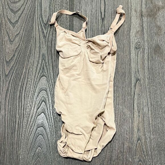 SKIMS Tops - NWOT Skims Seamless Sculpt Brief Bodysuit Sleeveless Scoopneck Stretch Cream S/M